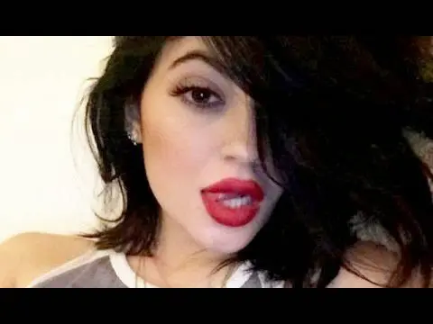 Beauty Tutorials: Kylie Jenner Lips, Heat-less Curls and Everyday Makeup for Beginners